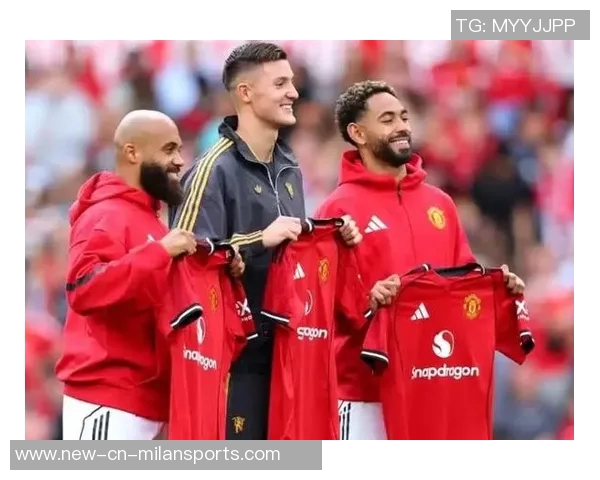 姆伯莫回忆曼联球迷热情并强调三叉戟仍需提升的关键点 姆伯莫回忆曼联球迷热情并强调三叉戟仍需提升的关键点