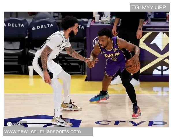 夸梅:布朗尼在主场比赛中表现得如同被车灯照射的迷茫鹿 夸梅:布朗尼在主场比赛中表现得如同被车灯照射的迷茫鹿