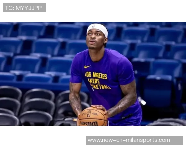 拉拉维亚称赞范德比尔特防守表现为球队奠定坚实基础